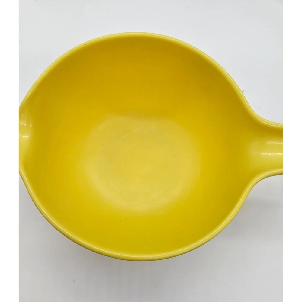 Vintage Rubbermaid Yellow Batter Bowl 3004 Pour Spout Handle 1.5 Qt Retro Bowl